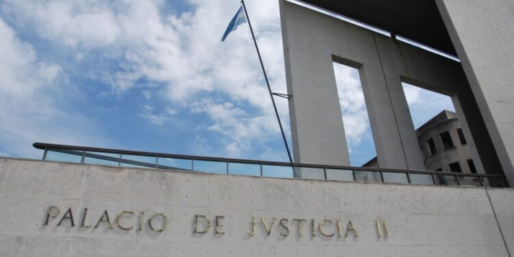 Detuvieron a un subcomisario por filtrar información clave