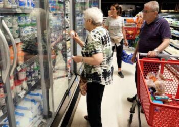 El Gobierno amplió un programa de beneficios para jubilados en supermercados, ópticas y farmacias