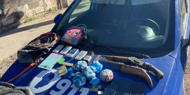 Incautaron armas, drogas e inhibidores y detuvieron a una mujer en Córdoba