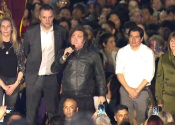 Milei cerró su paso por Córdoba con un masivo acto en el Parque Sarmiento