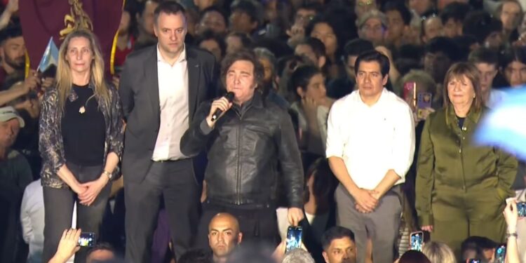 Milei cerró su paso por Córdoba con un masivo acto en el Parque Sarmiento