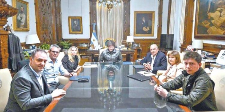 Tras posponer su viaje a EE.UU., Milei encabezará una reunión con la mesa política