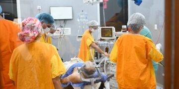 Avance en la salud pública: Realizan dos cirugías cerebrales con estimulación de emociones