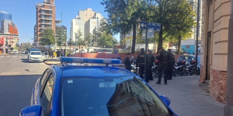Incidentes en la sede de la UOCRA Córdoba: detenciones y un policía lesionado