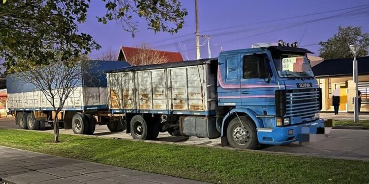 Incautaron dólares y un camión tras el robo de seis toneladas de soja