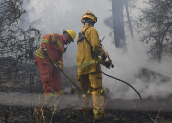 Continúa activo el incendio en la Quebrada del Condorito