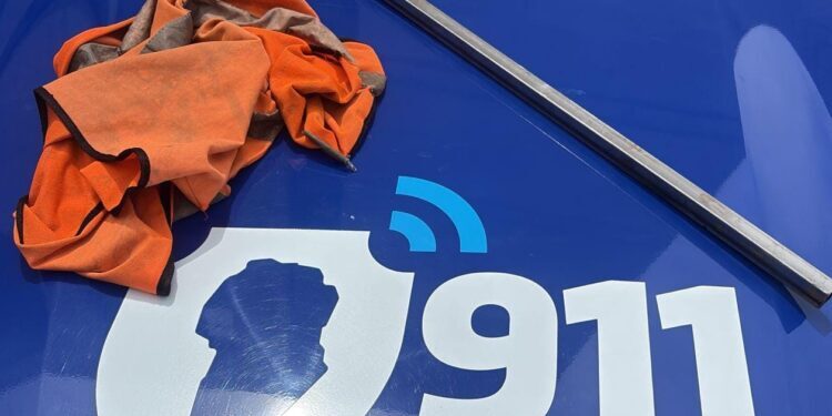 Tres naranjitas detenidos y dos policías heridos en un operativo