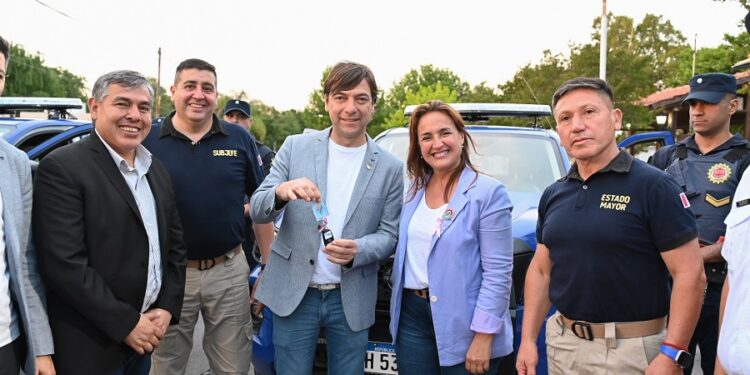 Prunotto presidió la entrega de móviles policiales en San Carlos Minas