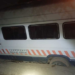 Hundimiento en la calzada: un efectivo herido y dos transportes escolares dañados
