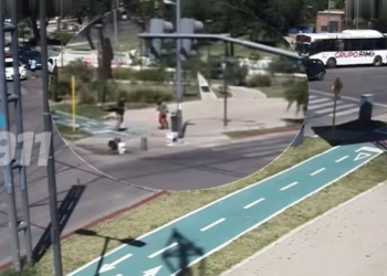 Un limpiavidrios fue detenido por romper un patrullero