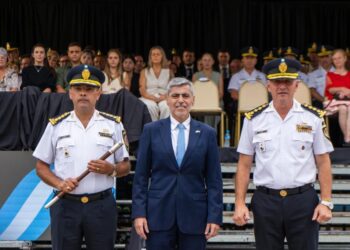 El ministro Juan Pablo Quinteros tomó juramento al flamante Jefe de Policía, el Comisario General Marcelo Marín, y demás autoridades