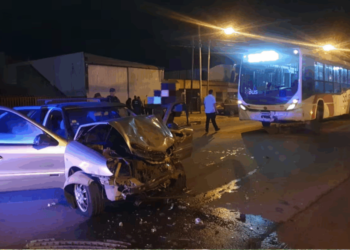 Conducía alcoholizado y chocó con un colectivo en la ciudad de Córdoba