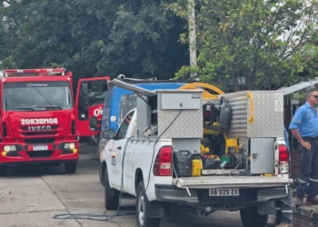 Un escape de gas obligó a evacuar viviendas por la caída de una medianera en Córdoba