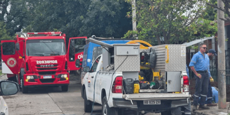 Un escape de gas obligó a evacuar viviendas por la caída de una medianera en Córdoba
