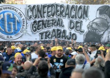 La CGT marcha contra la reforma laboral que impulsa Javier Milei
