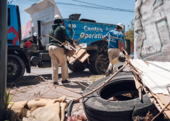El Operativo Ambiental contra el dengue continúa recorriendo los barrios de la ciudad