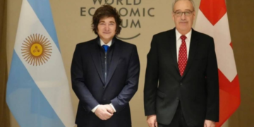 Milei comenzó su actividad en Davos: se reunió con autoridades de bancos y saludó a su par de Suiza