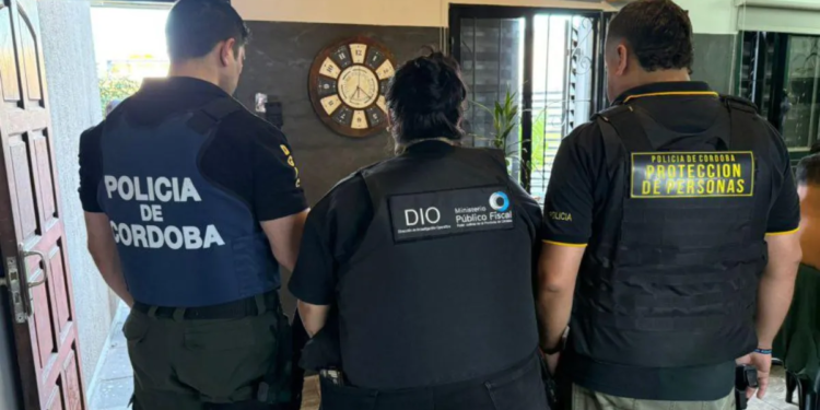 Córdoba: investigan una red de distribución de material de abuso sexual infantil tras un allanamiento