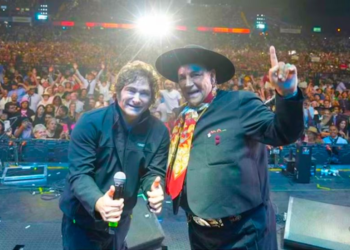 Javier Milei cantó "Amor Salvaje" con el Chaqueño Palavecino en Jesús María