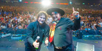 Javier Milei cantó "Amor Salvaje" con el Chaqueño Palavecino en Jesús María