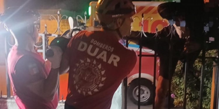 Intentó entrar a una casa en Villa El Libertador y quedó atrapado en la reja