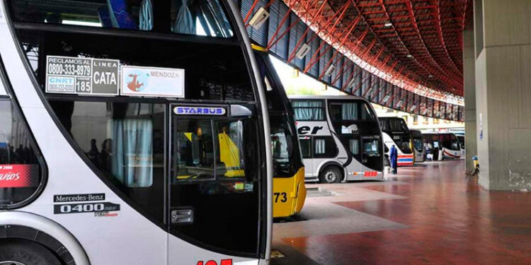 El Gobierno desreguló el control de equipajes en micros de larga distancia