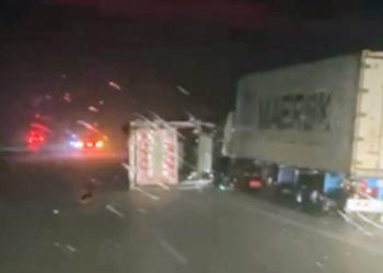 Impactante: 10 camiones volcaron por un temporal en la autopista Rosario-Córdoba