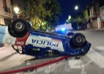Detenido tras persecución policial, choque y vuelco en el centro de Córdoba