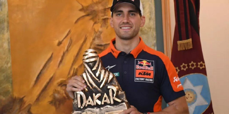 Milei recibe a Luciano Benavides tras su consagración en el Dakar