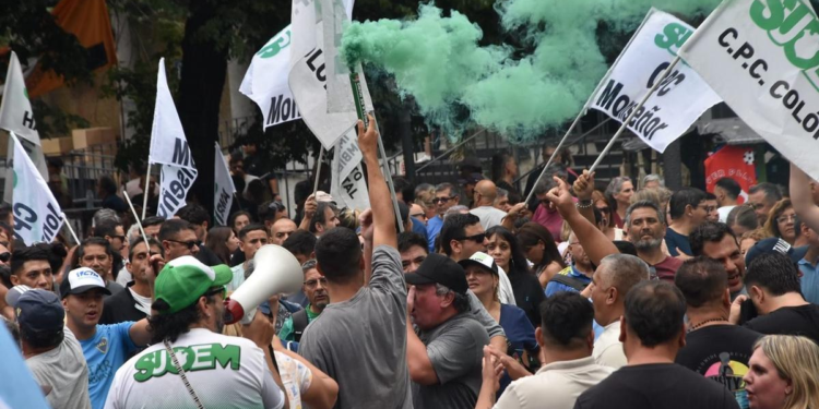 Gremios estatales se movilizan contra la reforma previsional