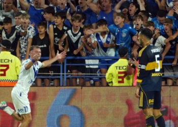 Vélez superó a Boca 2-1 y consolida su liderazgo en el torneo