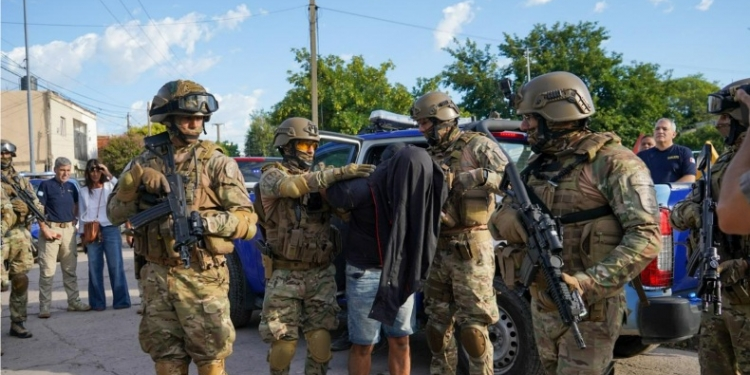 Detuvieron al sujeto que baleó a una mujer en barrio Yapeyú