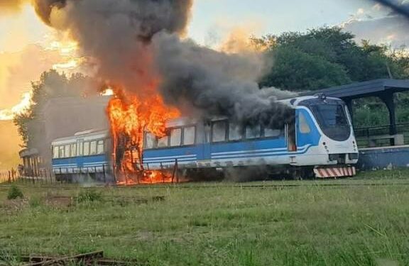 Se incendió el tren de las Sierras en La Calera