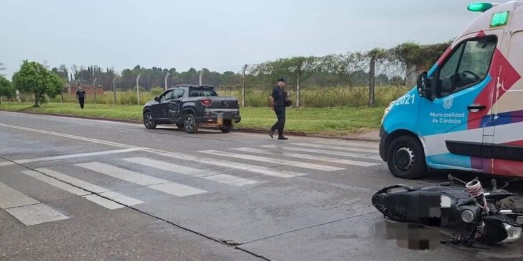 Tragedia vial en Córdoba: un motociclista murió tras ser atropellado por un camión