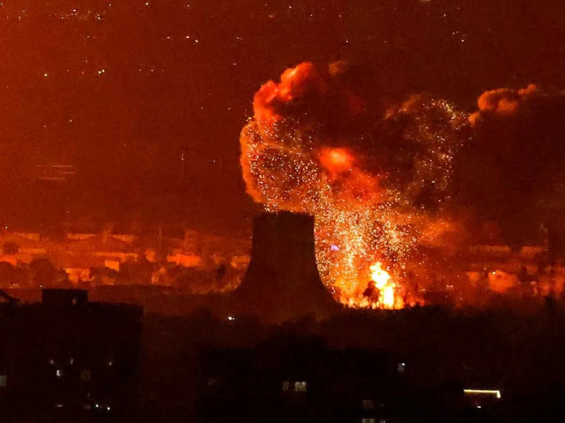 Estados Unidos e Israel bombardearon depósitos petroleros en Irán