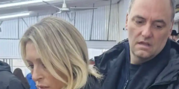 El gobierno defendió a Adorni tras la polémica por haber viajado con su esposa en el avión presidencial