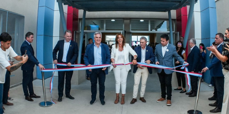 Apertura del ciclo lectivo: Llaryora inauguró la nueva escuela ProA de San Pedro