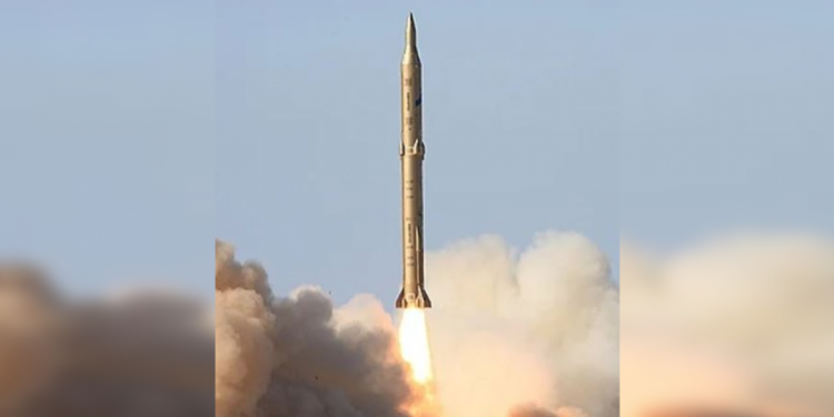 Irán lanzó por primera vez el misil "Sejil" contra Israel