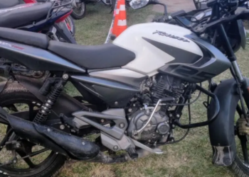 La Policía detuvo a tres adolescentes acusados de robarle la moto al conductor de una app