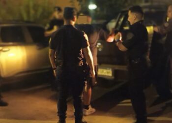 Detuvieron a tres naranjitas en el show de Montaner: pedían hasta $30 mil por auto