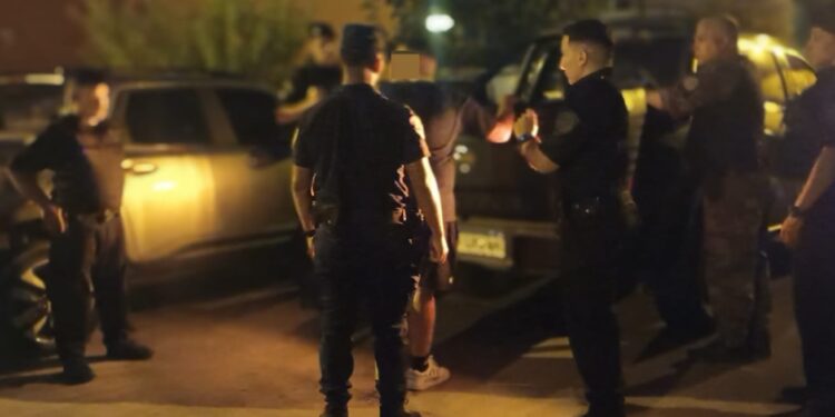 Detuvieron a tres naranjitas en el show de Montaner: pedían hasta $30 mil por auto