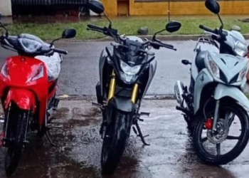Recuperan motos, cascos y una camioneta en operativo policial en Córdoba