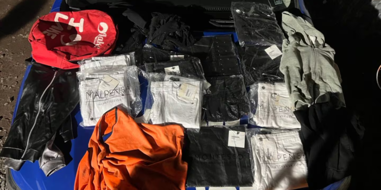 Córdoba: detuvieron a un naranjita por robar ropa en un local del Cerro de las Rosas