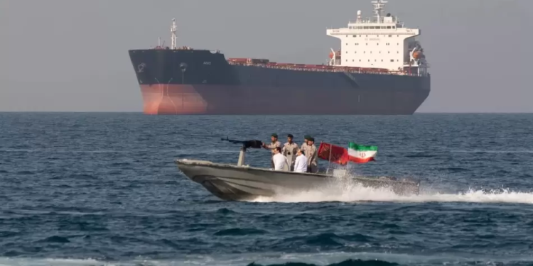 Irán redobla la tensión tras el bloqueo de EEUU: "ningún puerto del Golfo estará a salvo"