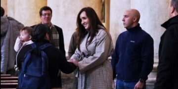 Villarruel visitó Rosario y apuntó contra Adorni: "Estamos todos esperando su declaración"