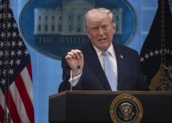 Trump redobla sus amenazas contra Irán: advierte que podría "borrarlo de la faz de la Tierra"