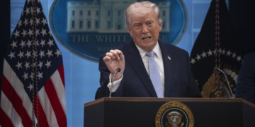 Trump redobla sus amenazas contra Irán: advierte que podría "borrarlo de la faz de la Tierra"