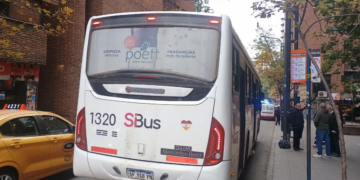 Una mujer sufrió la amputación de una pierna al caer debajo de un colectivo en Córdoba