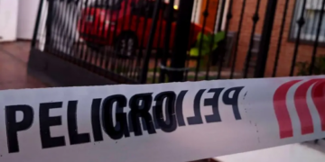 Otra tragedia en Córdoba: una niña murió tras caerle un portón de hierro