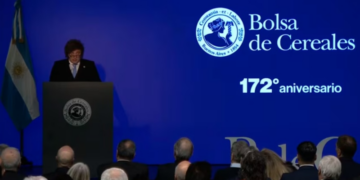 Milei anunció baja de retenciones para el agro